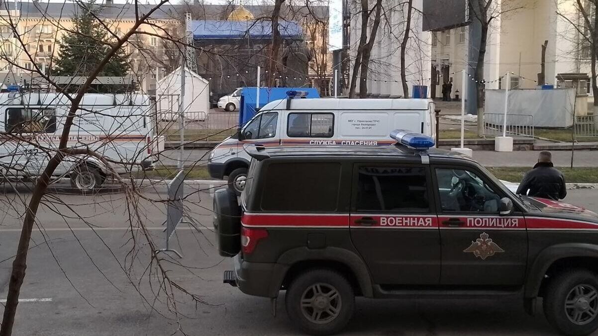 Автомобили службы спасения и военной полиции в центре Белгорода - РИА Новости, 1920, 09.01.2024