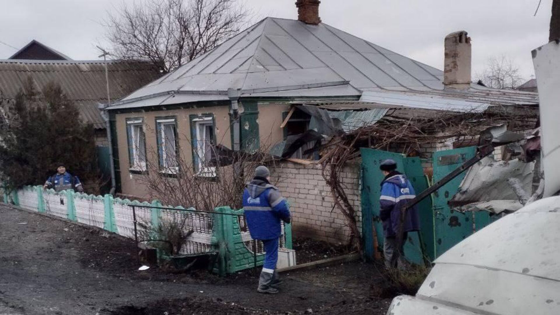 Последствия обстрела улицы в Белгороде на которой скончался мужчина - РИА Новости, 1920, 08.01.2024