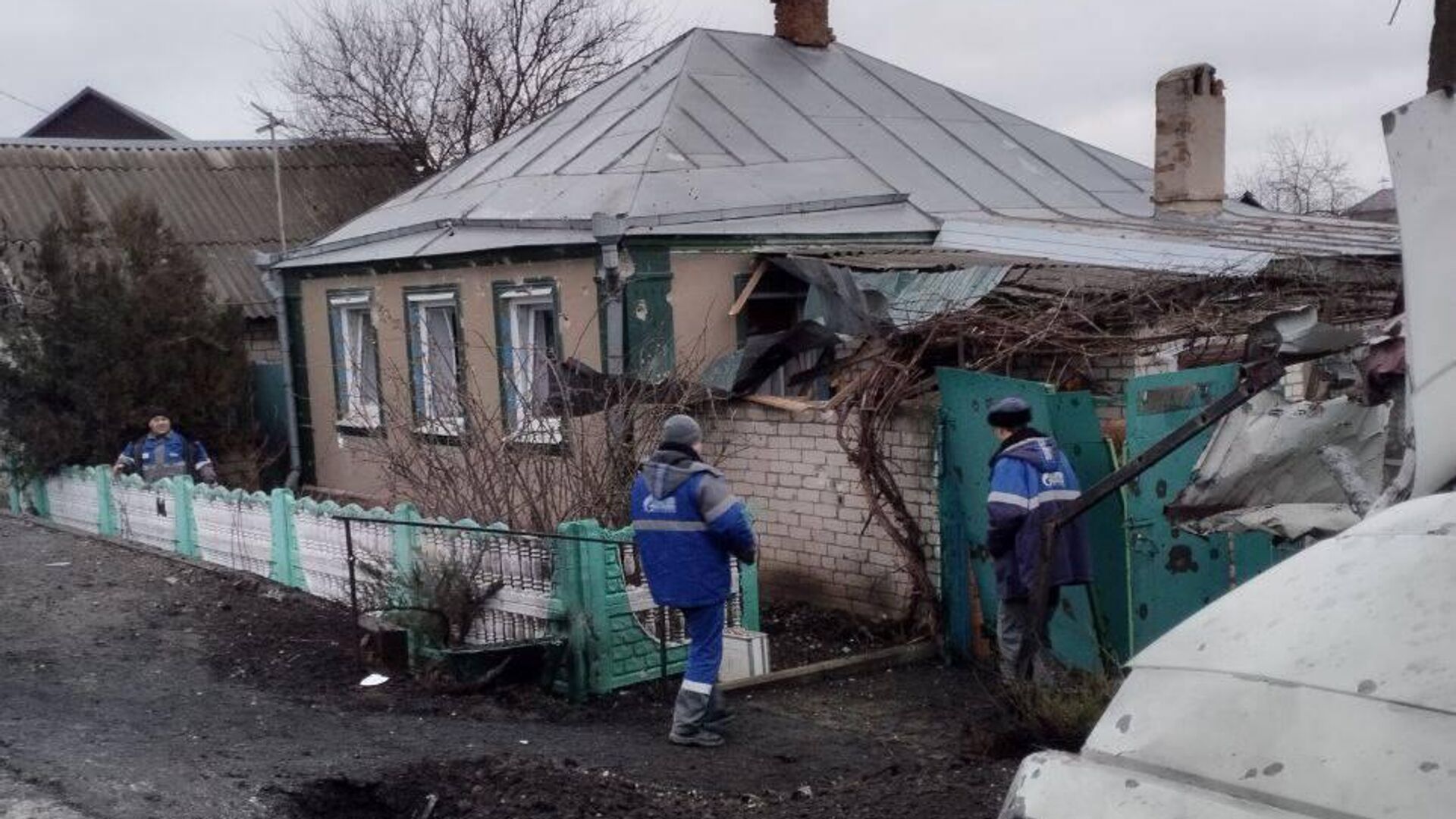 Последствия обстрела улицы в Белгороде на которой скончался мужчина - РИА Новости, 1920, 08.01.2024