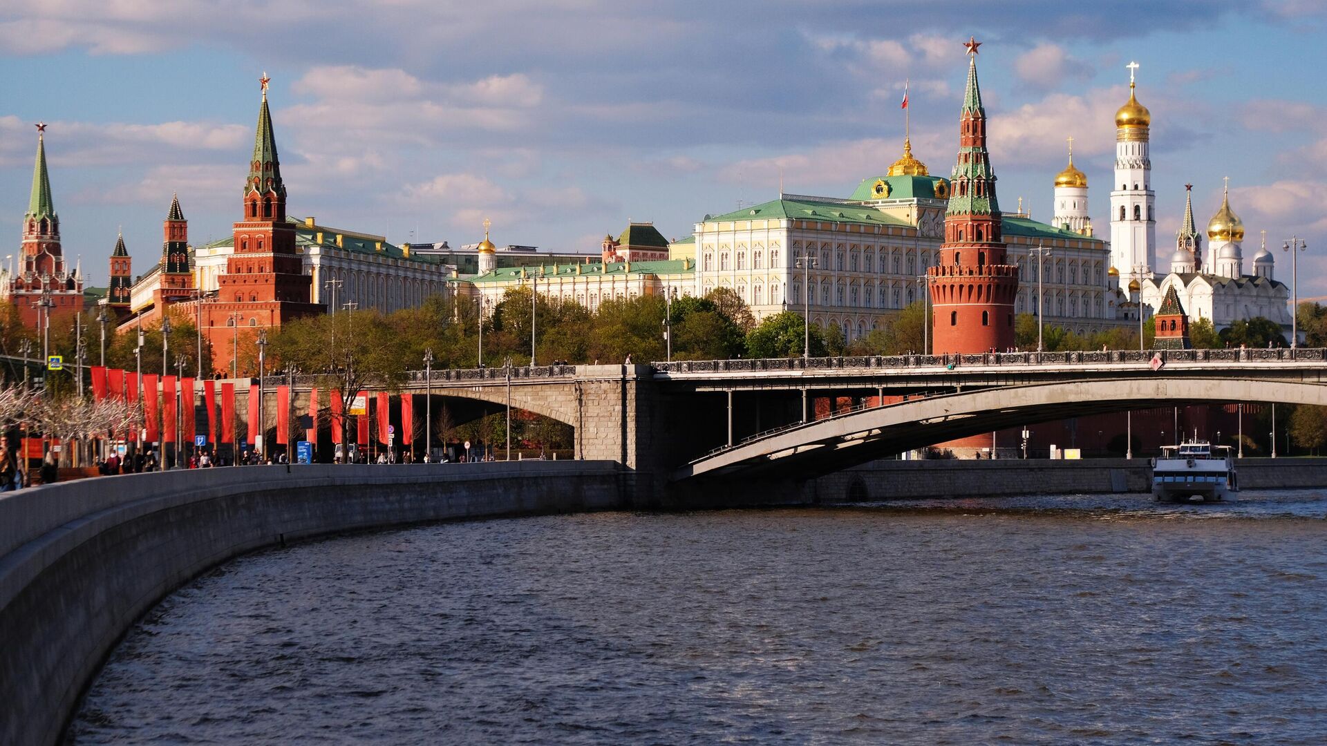 Большой Каменный мост через Москву-реку и Московский Кремль. Архивное фото - РИА Новости, 1920, 30.07.2024