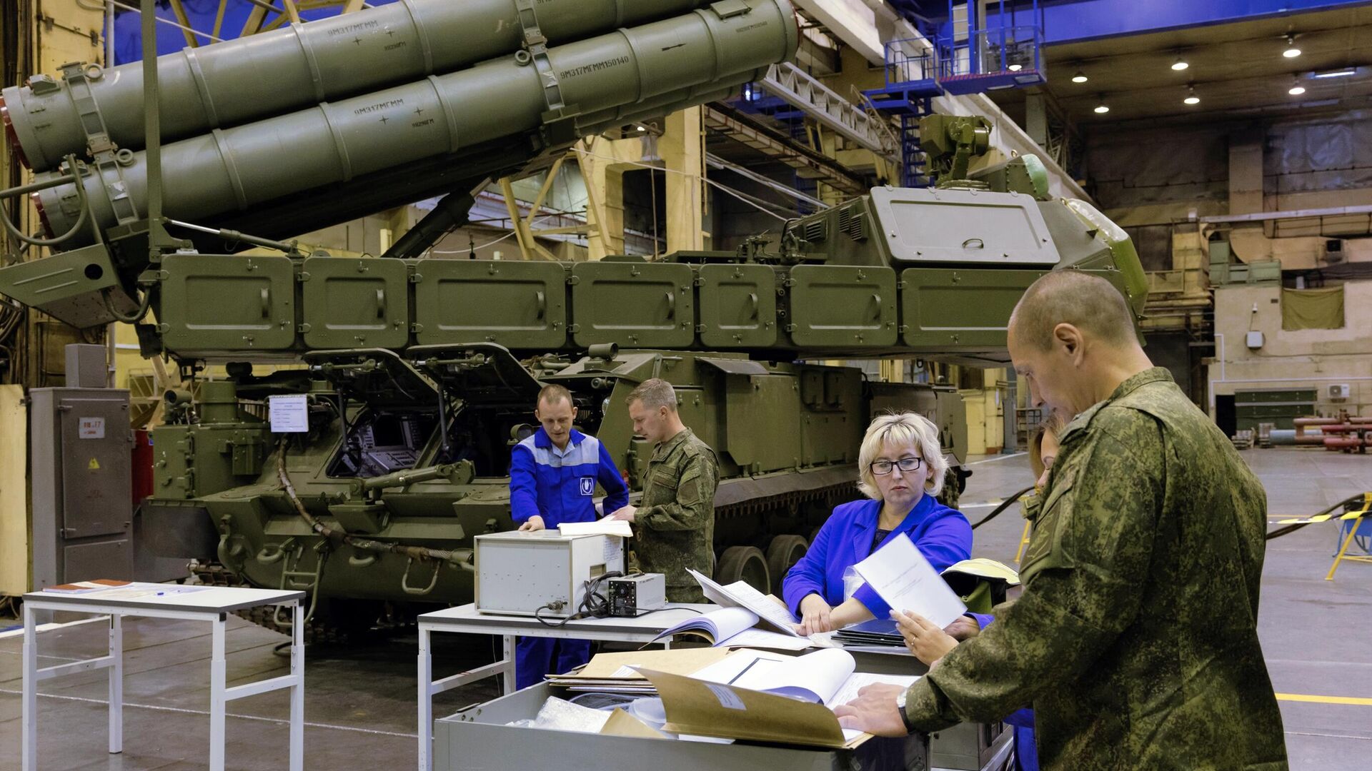 Работа предприятия Концерна воздушно-космической обороны Алмаз-Антей - РИА Новости, 1920, 24.05.2024