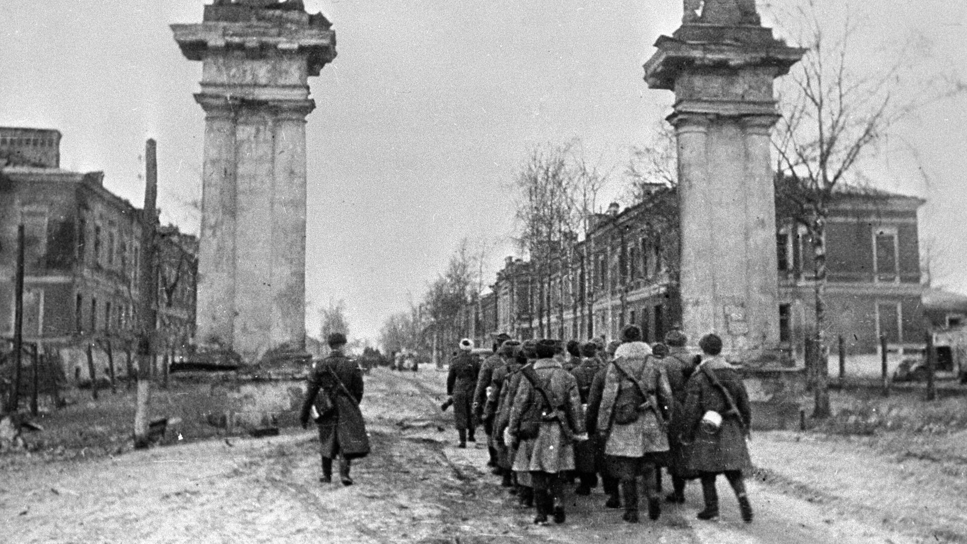 Освобождение Гатчины (Красногвардейск) от немецко-фашистских захватчиков в ходе Красносельско-Ропшинской наступательной операции (Январский гром) войсками Ленинградского фронта - РИА Новости, 1920, 08.09.2024