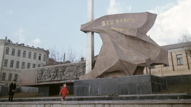 Памятник борцам за Советскую власть в городе Курске