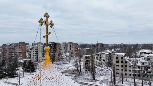 Разрушенные жилые дома на одной из улиц в Авдеевке