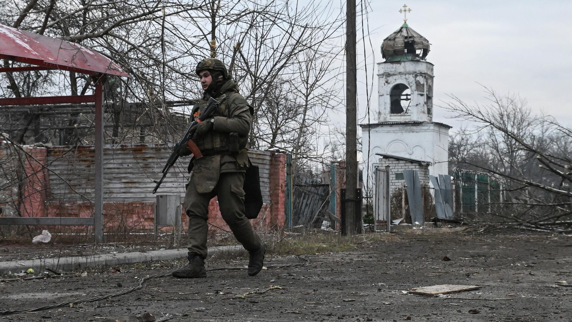 Военнослужащий Центрального военного округа на территории освобожденной Авдеевки - РИА Новости, 1920, 21.02.2024