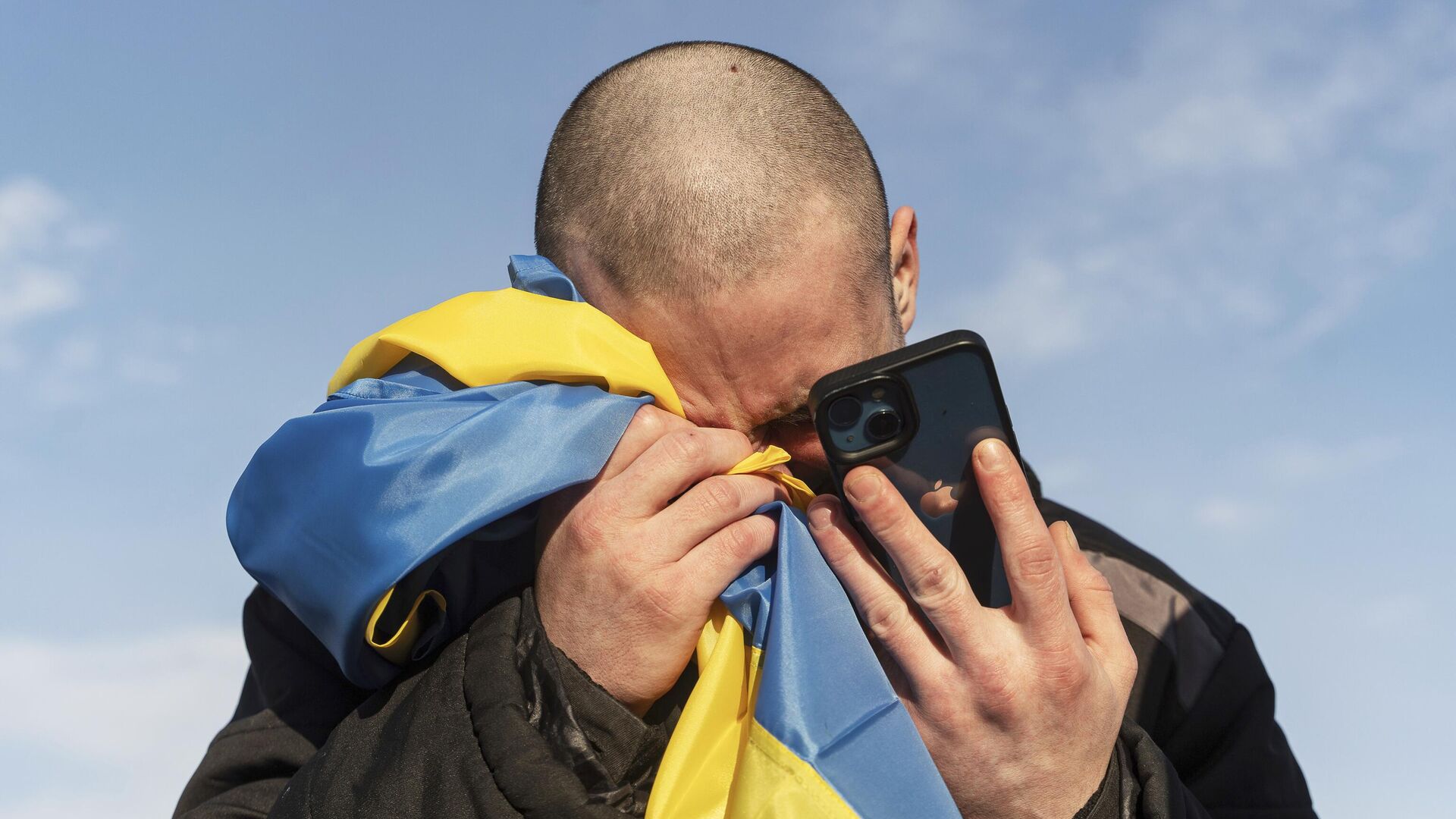 Украинский военнопленный после обмена пленными на украинско-российской границе - РИА Новости, 1920, 27.04.2024