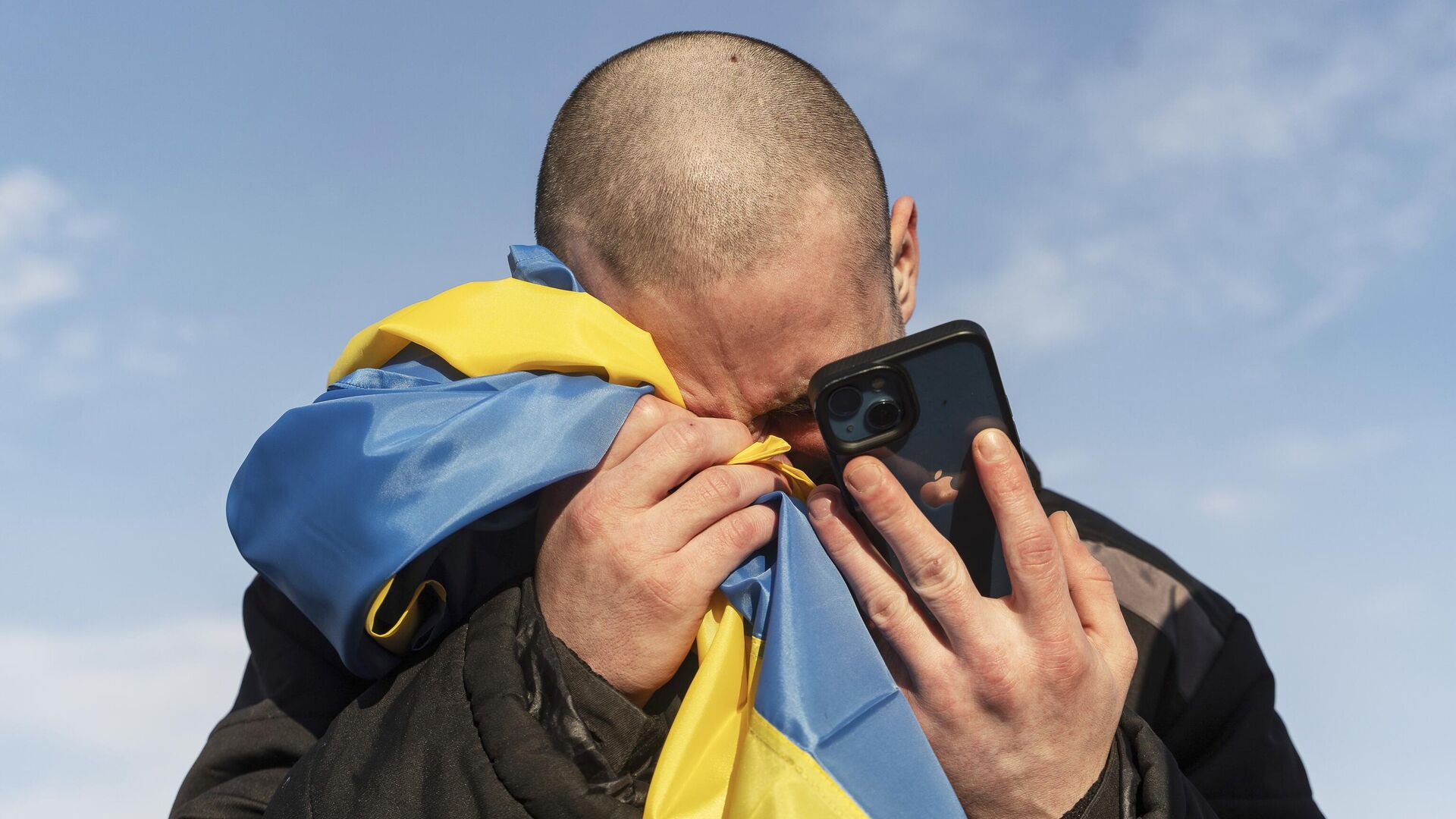 Украинский военнопленный после обмена пленными на украинско-российской границе - РИА Новости, 1920, 27.04.2024