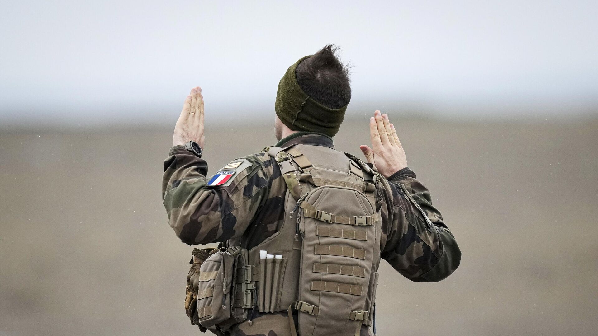 Французский военный во время учений - РИА Новости, 1920, 03.09.2025