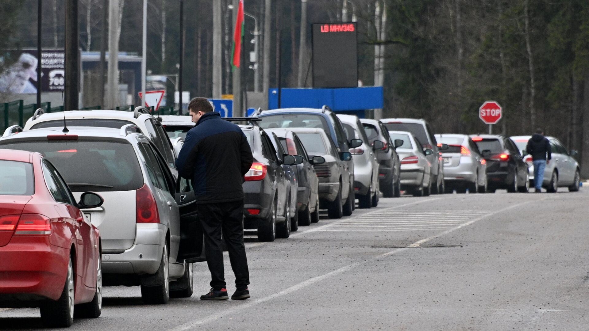 Автомобили на контрольно-пропускном пункте Котловка на белорусско-литовской границе. Архивное фото - РИА Новости, 1920, 11.03.2024