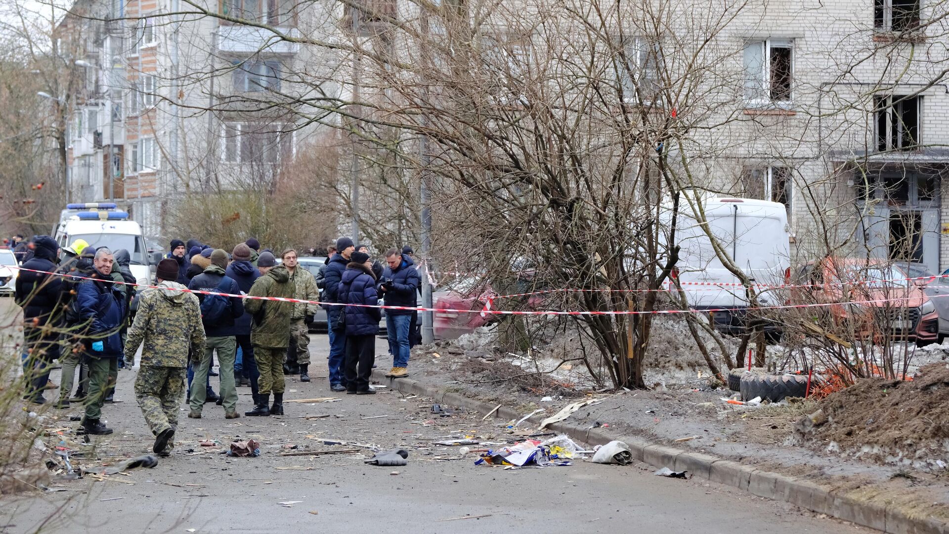 На месте ЧП в жилом доме в Красногвардейском районе Санкт-Петербурга - РИА Новости, 1920, 03.03.2024