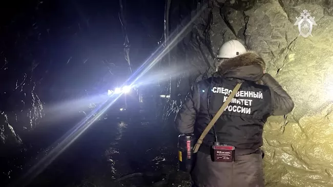 Место обрушения породы в шахте рудника в Зейском муниципальном округе