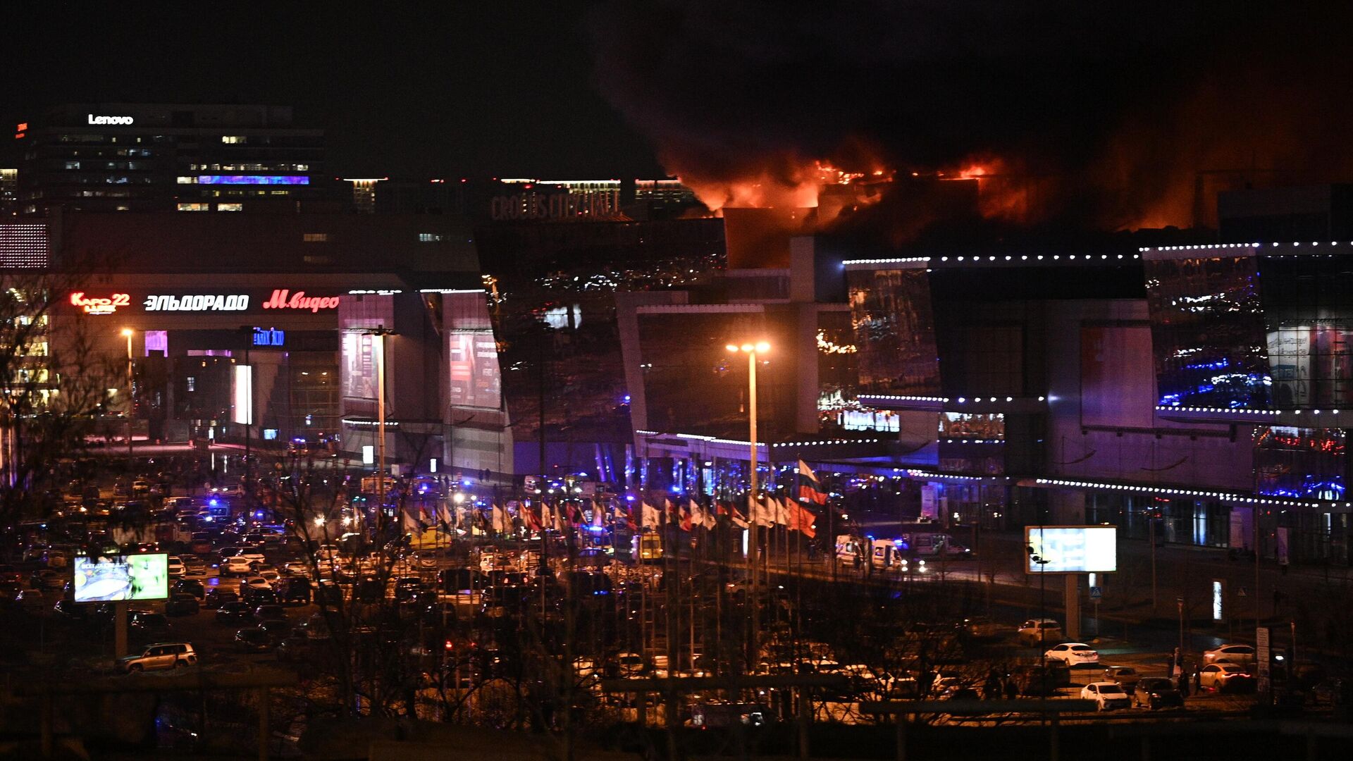 Возгорание в концертном зале Крокус Сити Холл в Москве, где произошла стрельба - РИА Новости, 1920, 24.03.2024