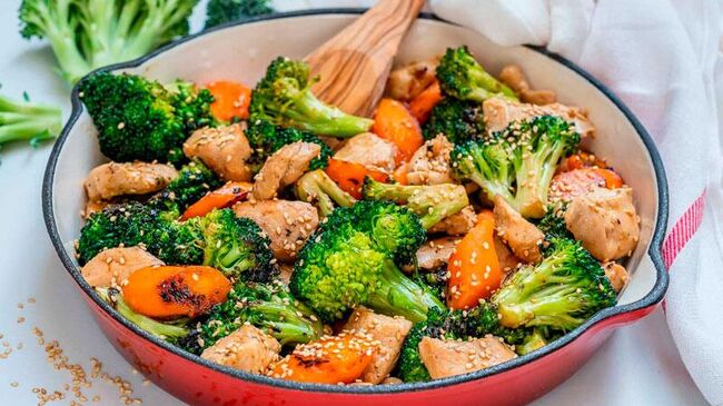Курица с бататом и брокколи
