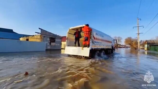 Последствия прорыва дамбы в Орске Оренбургской области