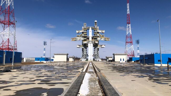 Первая летная ракета космического назначения Ангара-А5 на стартовом комплексе космодрома Восточный