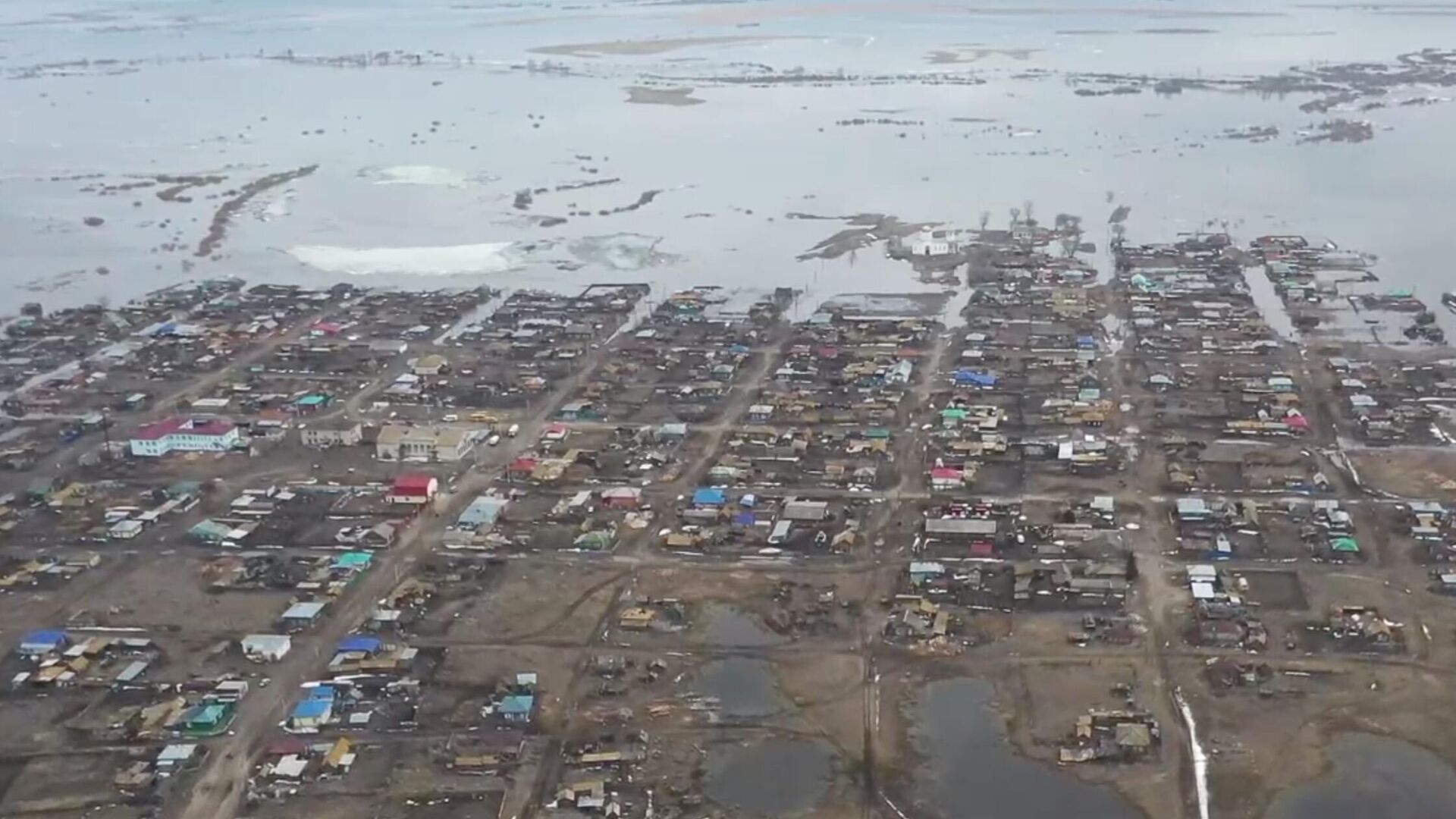 Разлив реки Тобол в Звериноголовском округе Курганской области. Кадр видео - РИА Новости, 1920, 09.04.2024