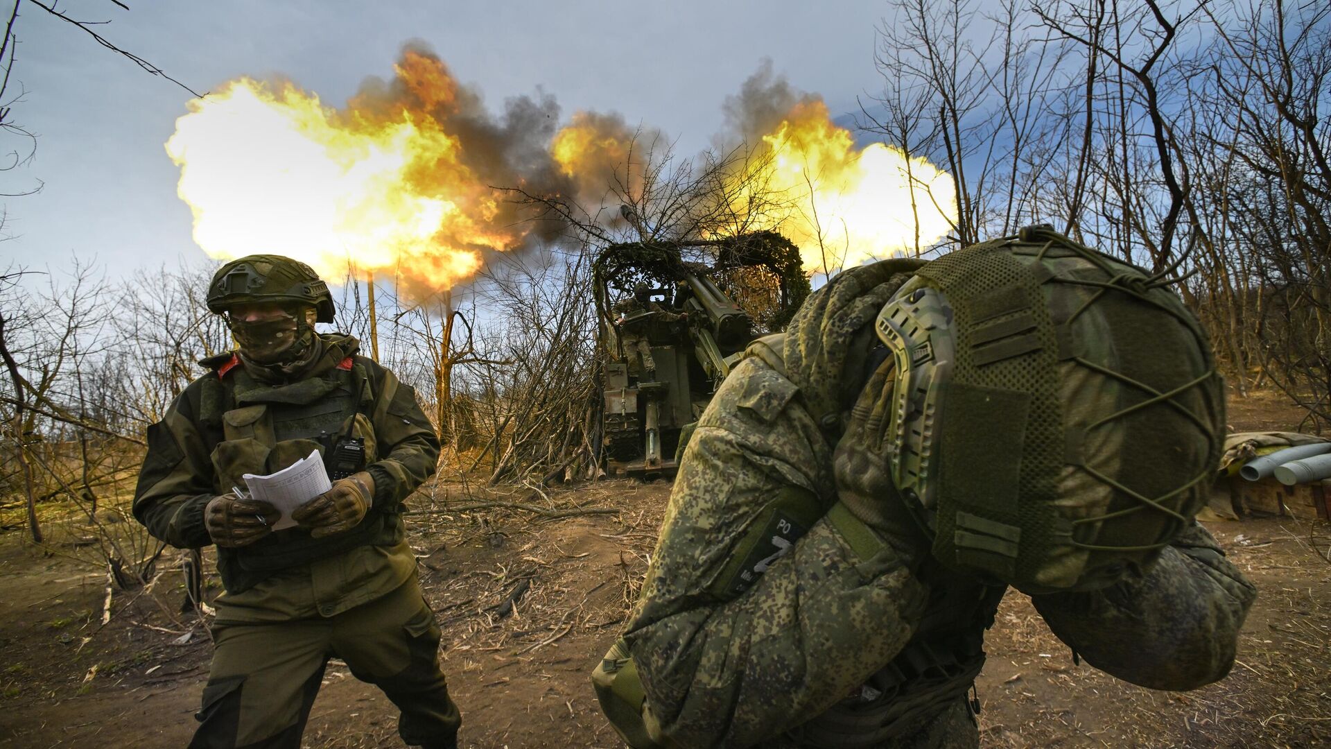 Боевая работа расчета САУ Гиацинт-С группировки Центр в зоне СВО. Архивное фото - РИА Новости, 1920, 11.07.2024