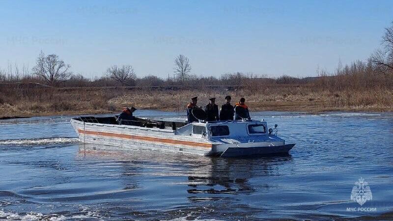 Работы по укреплению тела дамбы на реке Алабуга в селе Казанское Тюменской области - РИА Новости, 1920, 18.04.2024