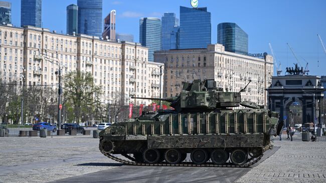 Трофейная БМП М2 Bradley на Поклонной горе в Москве. Архивное фото