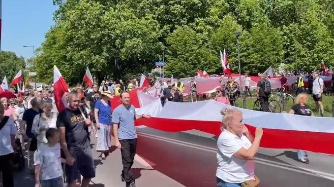 Марш против вовлечения Польши в боевые действия на Украине - РИА Новости, 1920, 01.05.2024