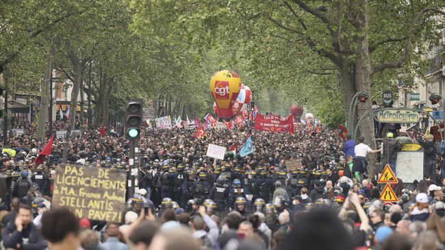 Первомайская демонстрация в Париже