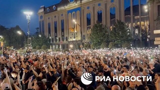 Митинг против закона об иноагентах в Тбилиси - РИА Новости, 1920, 01.05.2024