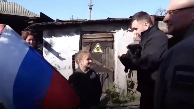 Девочка Маша из Макеевки и щенок