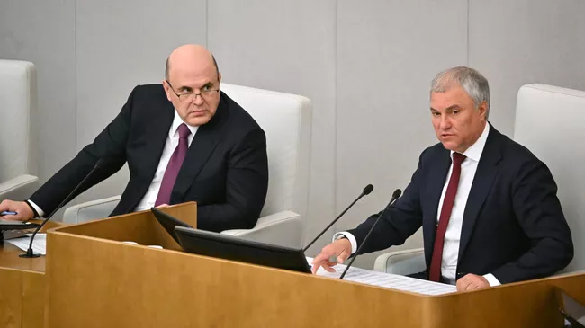 Кандидат на пост председателя правительства РФ Михаил Мишустин и председатель Государственной Думы РФ Вячеслав Володин на пленарном заседании Государственной Думы РФ