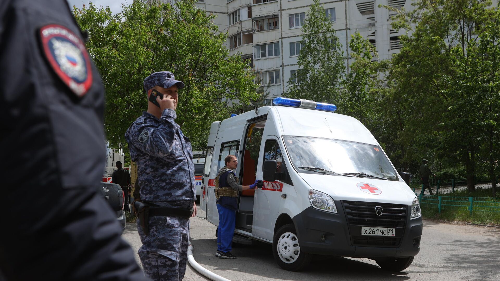 В Белгороде в результате обстрела ВСУ обрушился подъезд многоквартирного жилого дома - РИА Новости, 1920, 12.05.2024