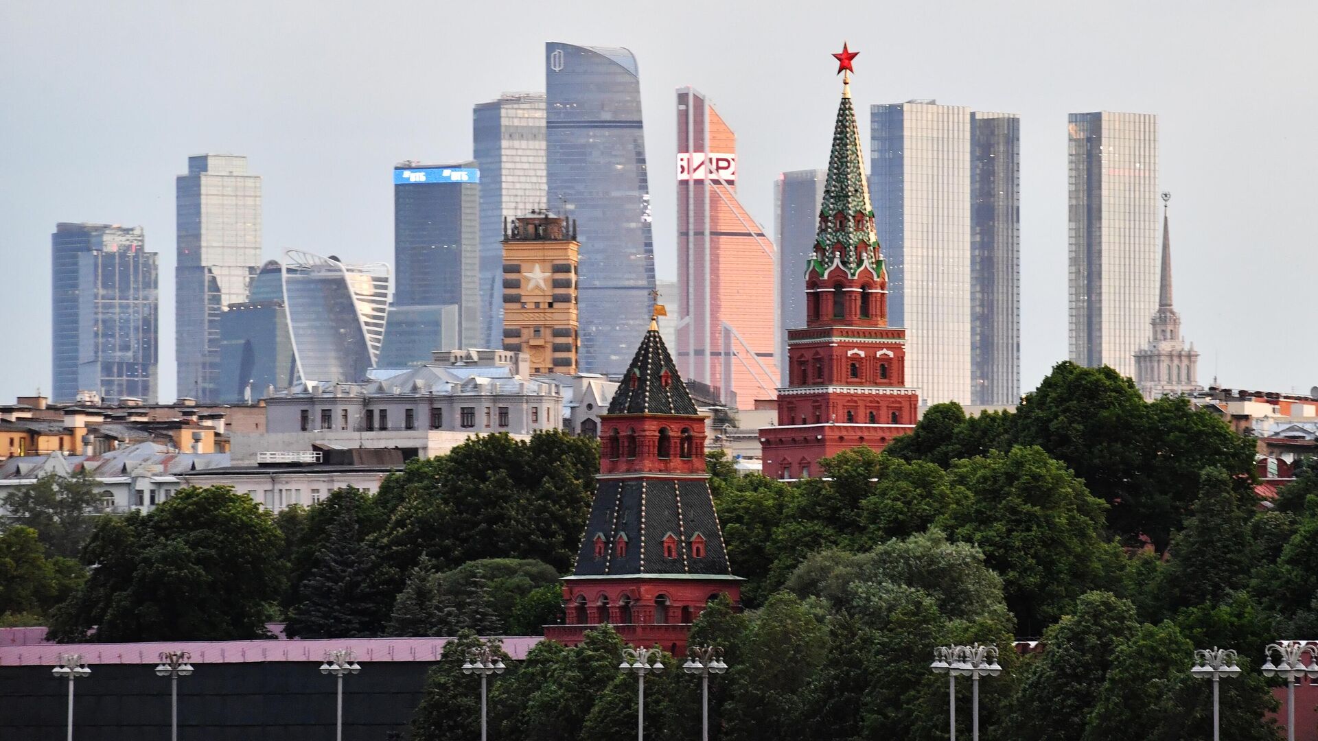 Московский Кремль и небоскребы делового центра Москва-Сити - РИА Новости, 1920, 10.06.2024