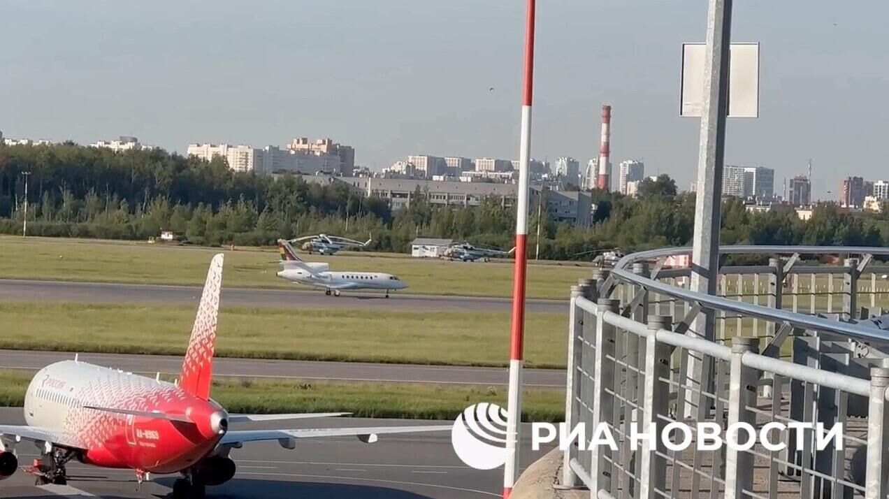Самолет президента Боливии, приземлившийся в аэропорту Пулково в Петербурге. 5 июня 2024 - РИА Новости, 1920, 05.06.2024