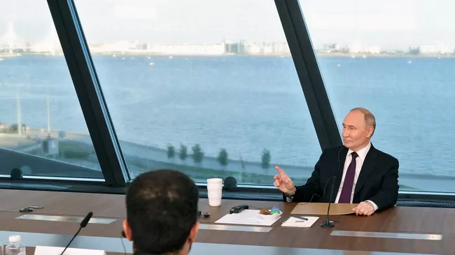 Президент РФ Владимир Путин проводит встречу с руководителями международных информационных агентств