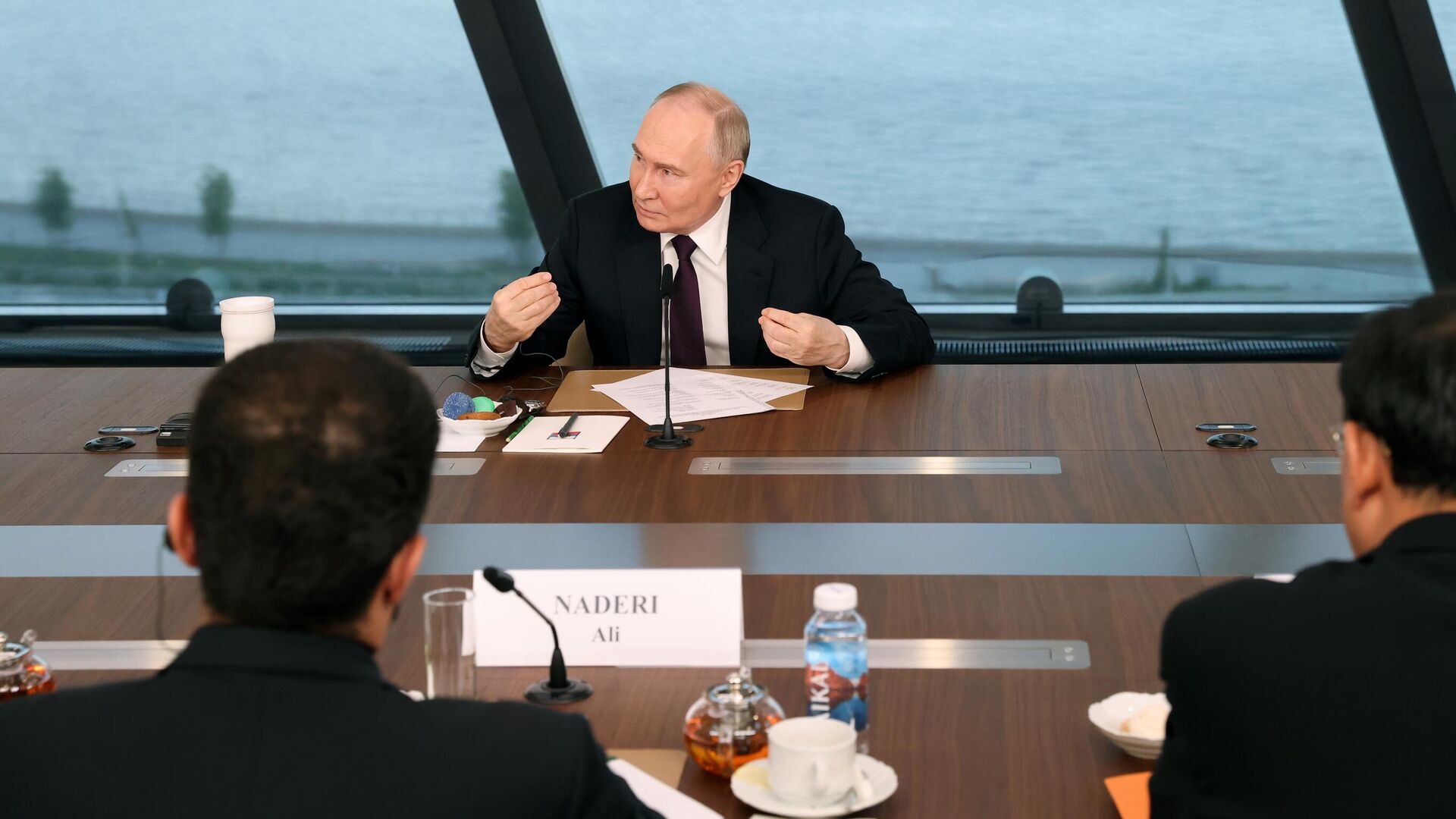 Президент РФ Владимир Путин проводит встречу с руководителями международных информационных агентств - РИА Новости, 1920, 05.06.2024