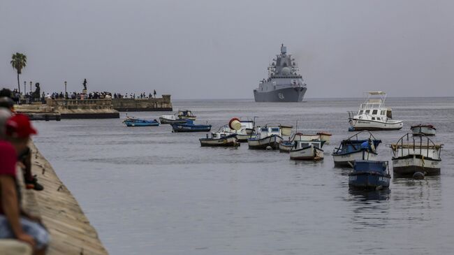 Фрегат Адмирал флота Советского Союза Горшков заходит в порт Гаваны, Куба