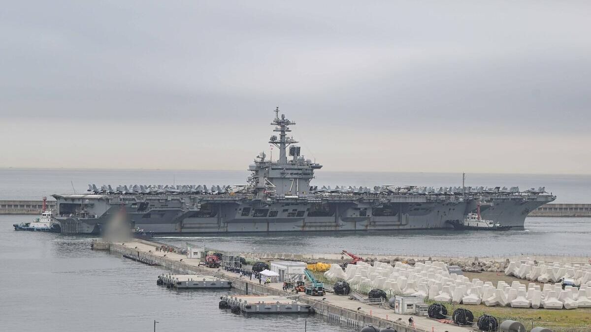 Атомный авианосец USS Theodore Roosevelt во время прибытия в южнокорейский порт Пусан - РИА Новости, 1920, 22.06.2024