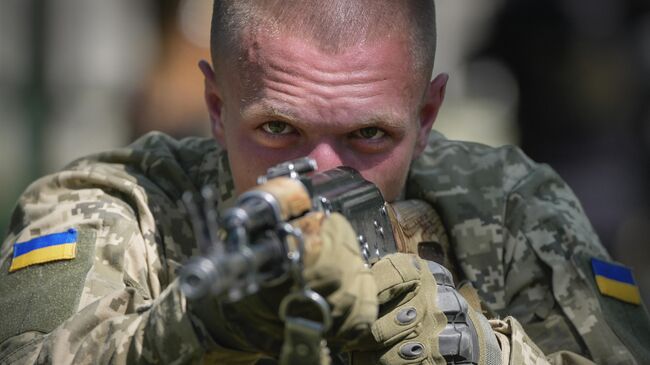 Мобилизованный военнослужащий во время тренировки. Архивное фото