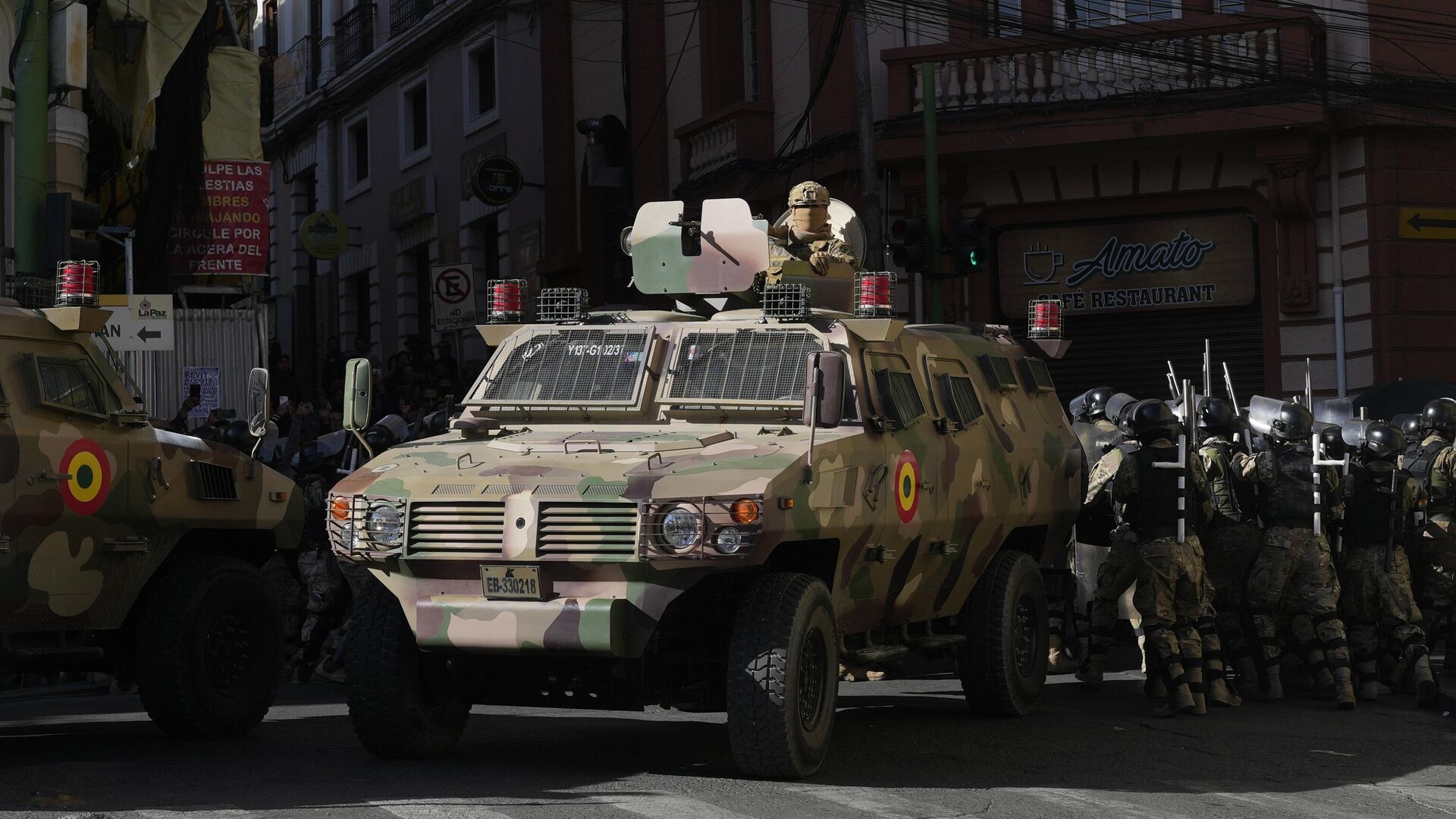 Военная полиция на площади Мурильо в Ла-Пасе, Боливия. Архивное фото - РИА Новости, 1920, 27.06.2024