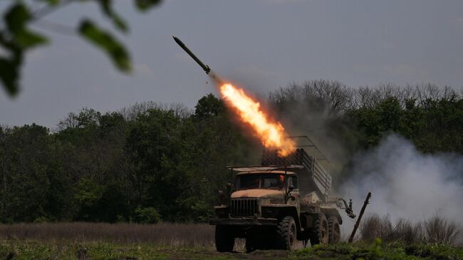 Боевая работа артиллерии в зоне СВО. Архивное фото