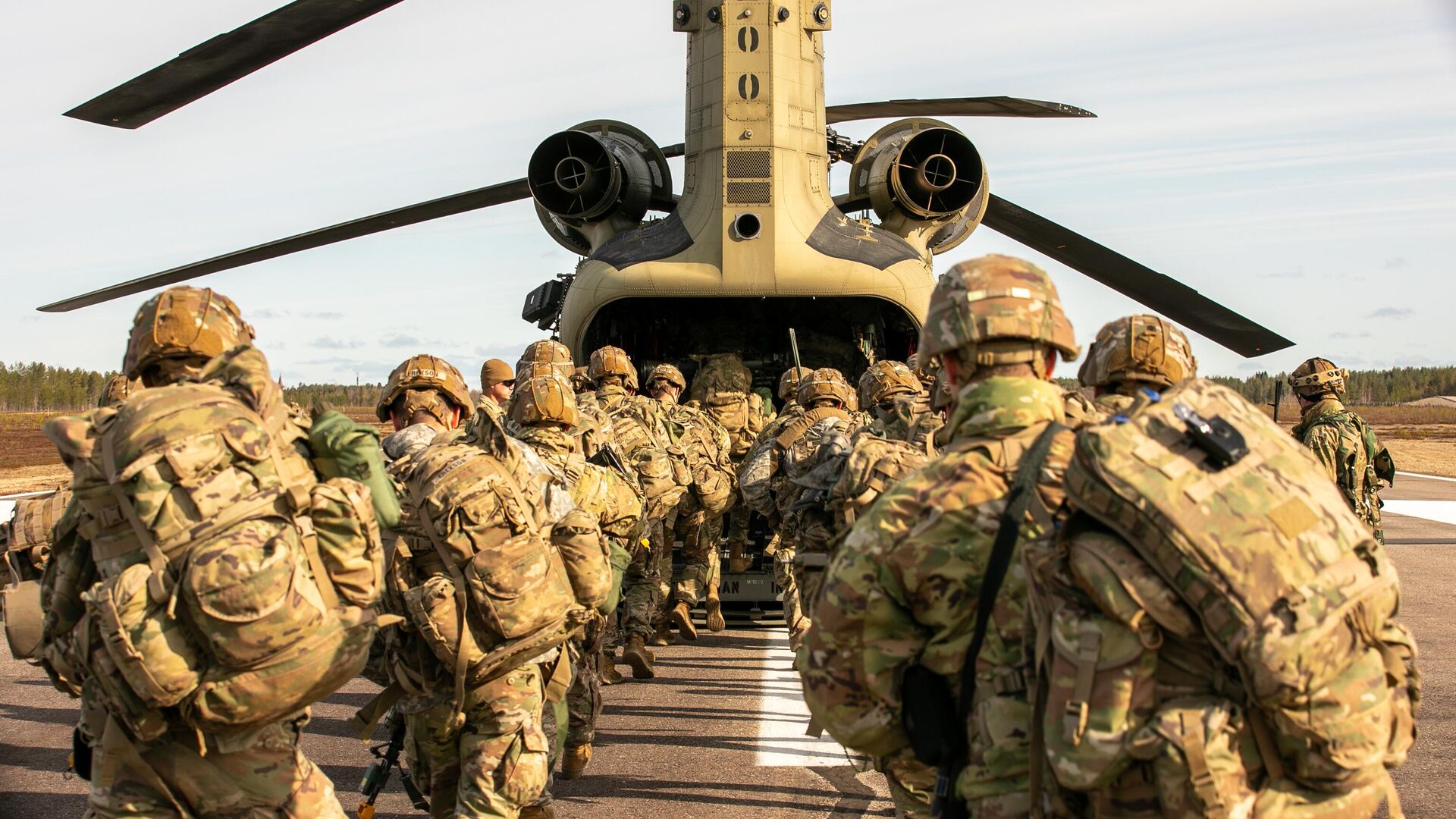 Американские военные на авиабазе Соданкюля в Финляндии. Архивное фото - РИА Новости, 1920, 30.07.2024