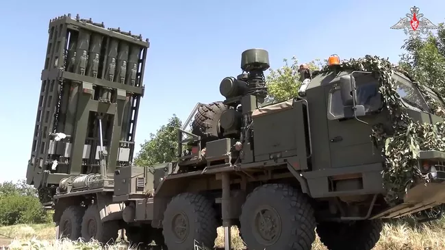 Расчет ЗРК С-350 в зоне проведения спецоперации