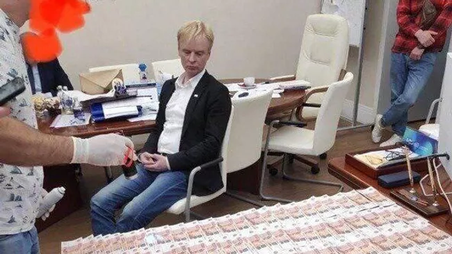 Ректор БФУ имени И. Канта Александр Федоров во время задержания сотрудниками правоохранительных органов