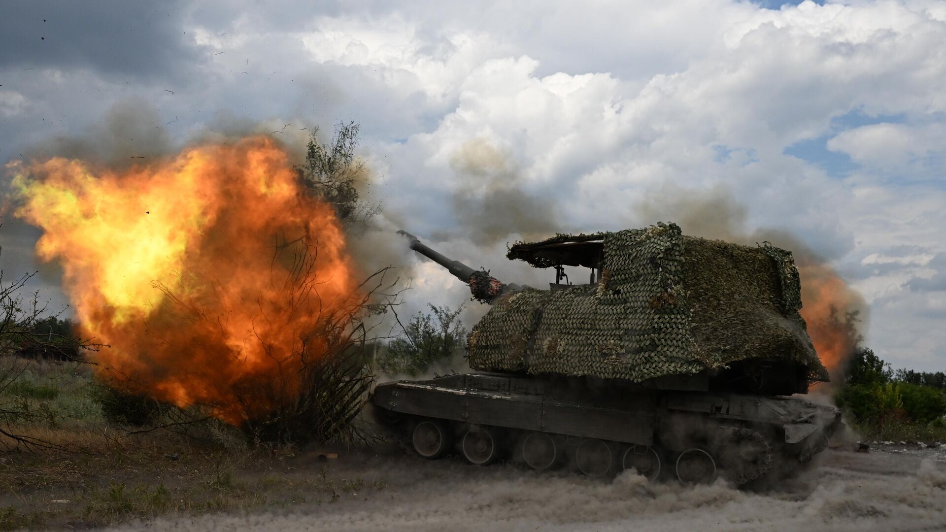 Боевая работа самоходной артиллерийской установки Мста-С ЦВО на Авдеевском направлении специальной военной операции. Архивное фото - РИА Новости, 1920, 01.08.2024