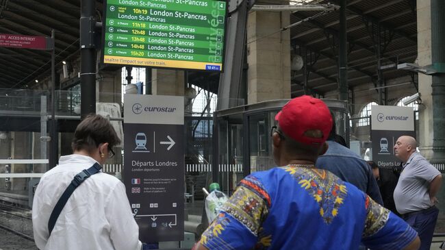 Пассажиры на Северном вокзале в Париже