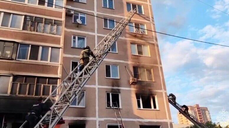 Место пожара в многоквартирном доме в Ульяновске, 26 июля 2024 года - РИА Новости, 1920, 26.07.2024