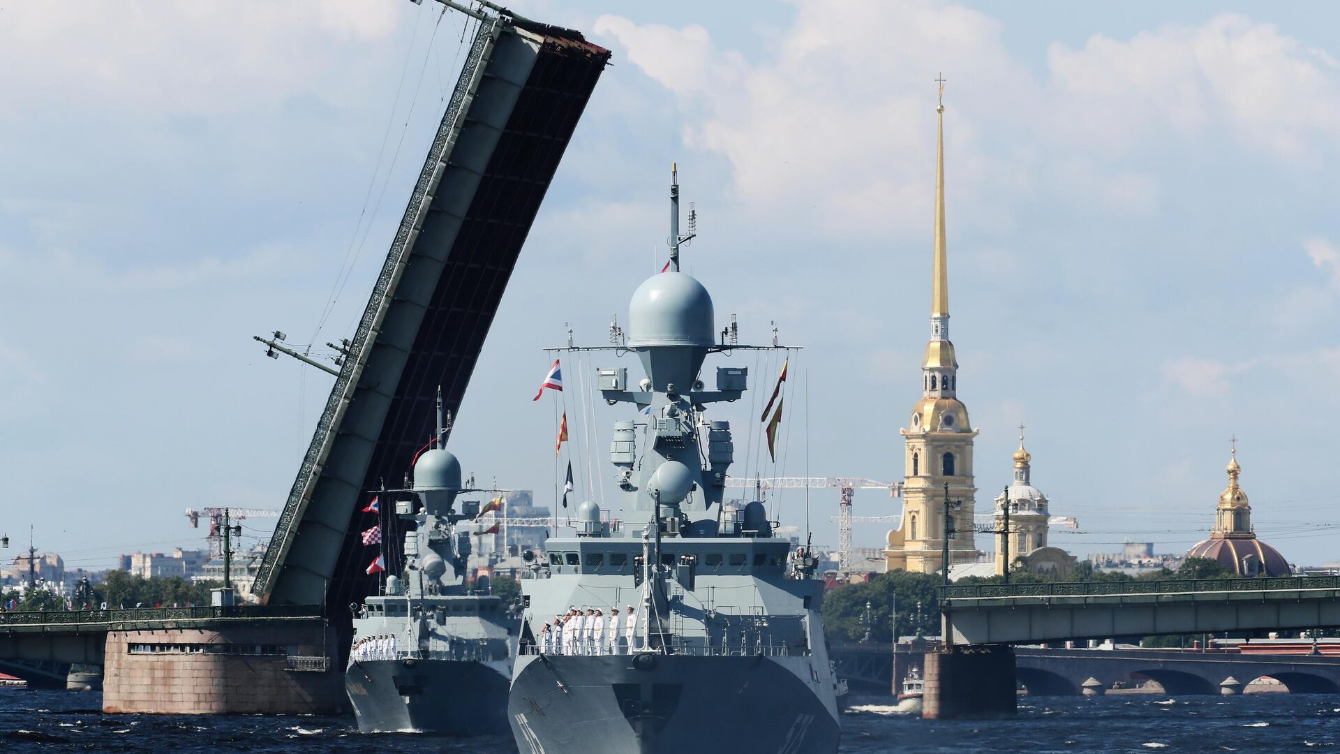 Малый ракетный корабль 3-го ранга Град проекта 21631 Буян-М на Главном военно-морском параде в Санкт-Петербурге по случаю Дня Военно-морского флота РФ - РИА Новости, 1920, 29.05.2025