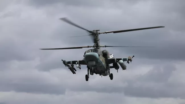 Экипаж вертолета Ка-52 Аллигатор выполняет боевое задание по поражению подразделений ВСУ на границе с Курской областью