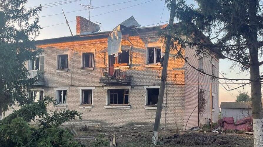 Поврежденное здание в городе Судже после обстрела со стороны боевиков ВСУ. Архивное фото - РИА Новости, 1920, 15.08.2024