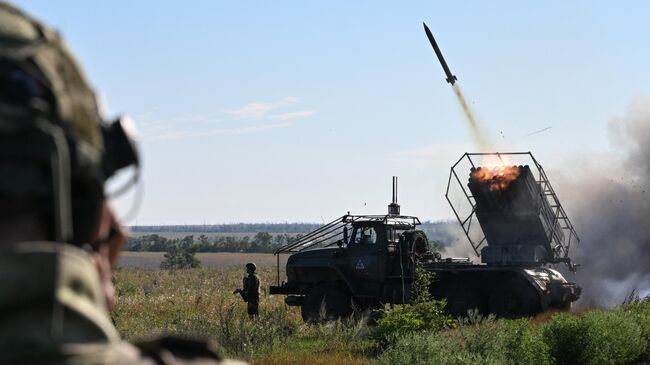 Боевая работа реактивной системы залпового огня Град группировки Центр в зоне СВО. Архивное фото