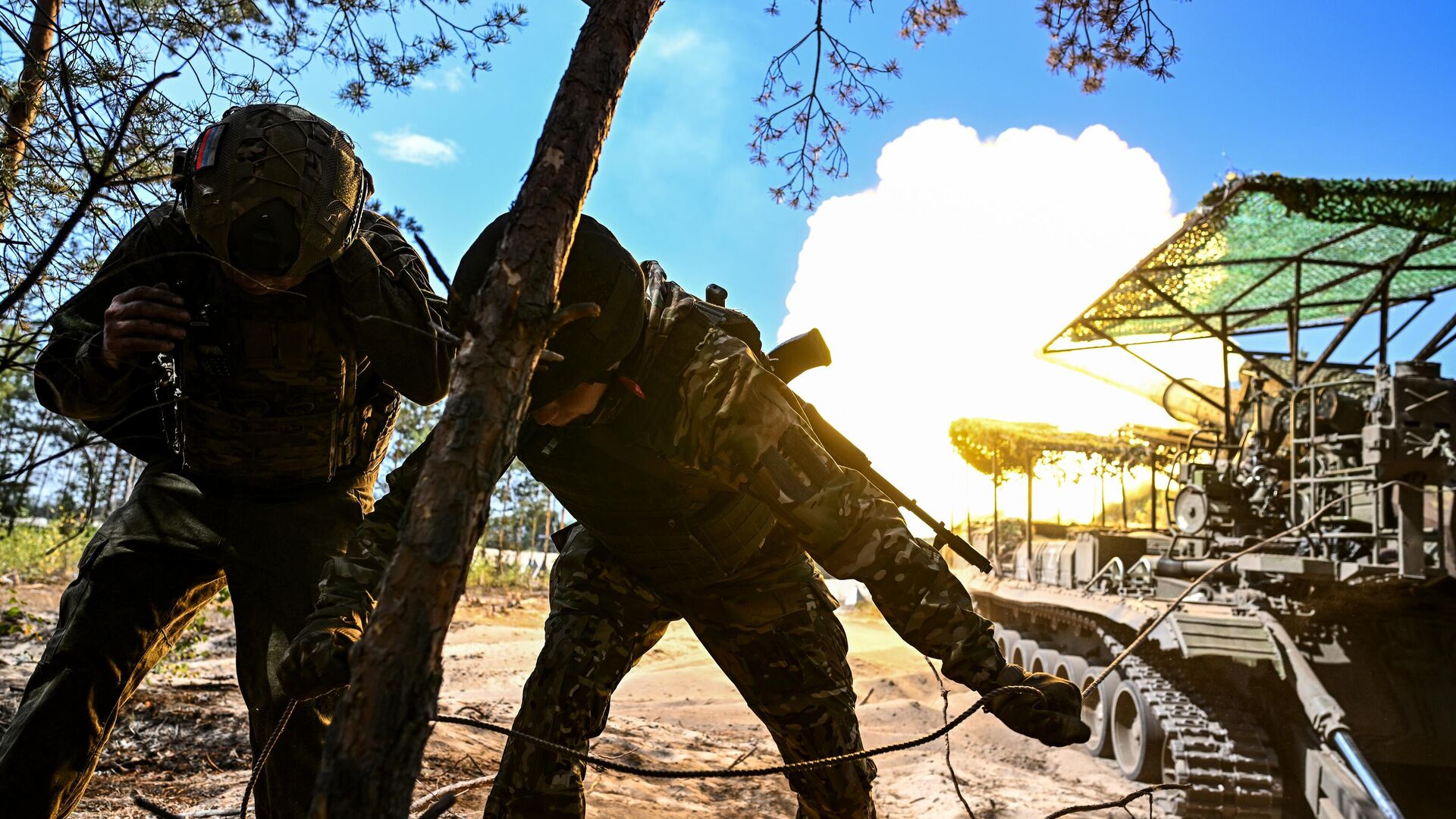 Военнослужащие артиллерийского расчета САУ Пион в зоне проведения специальной военной операции - РИА Новости, 1920, 29.10.2024