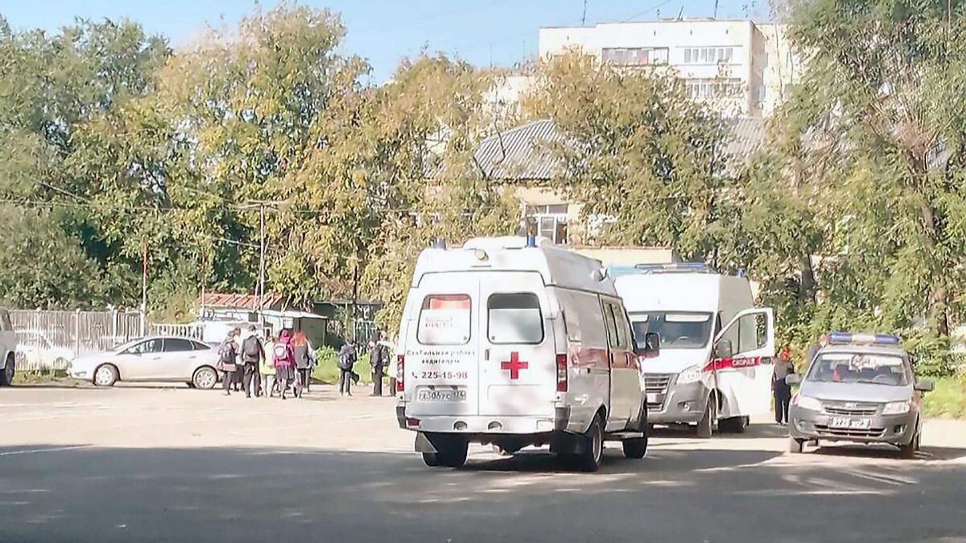 Обстановка возле школы в Челябинске, где школьник с молотком напал на учеников и педагогов - РИА Новости, 1920, 16.09.2024